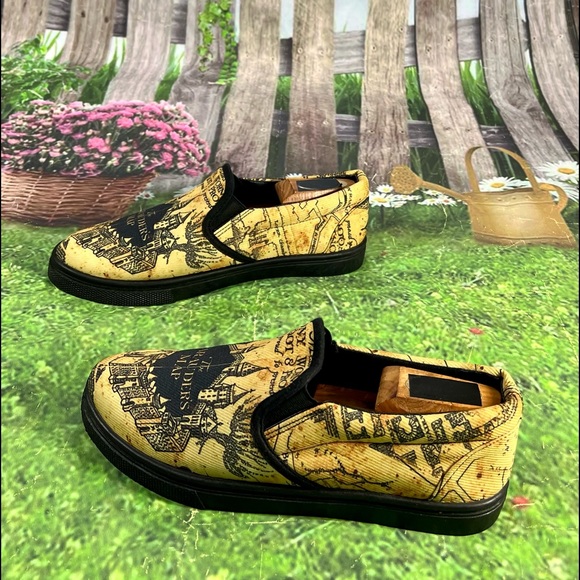 Harry Potter Size 7 Hogwarts School The Marauders Map Casual Mens Shoes - Picture 2 of 12
